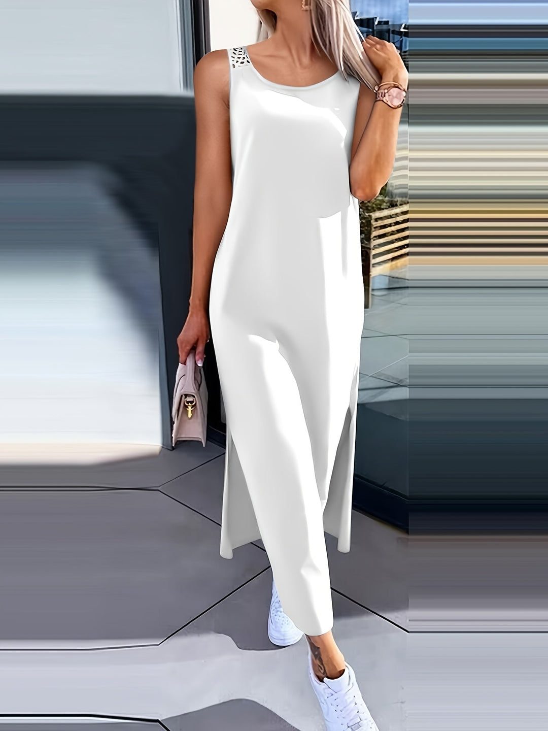 Umaira | Ärmelloses Kleid mit Spitze und Offener Rückseite