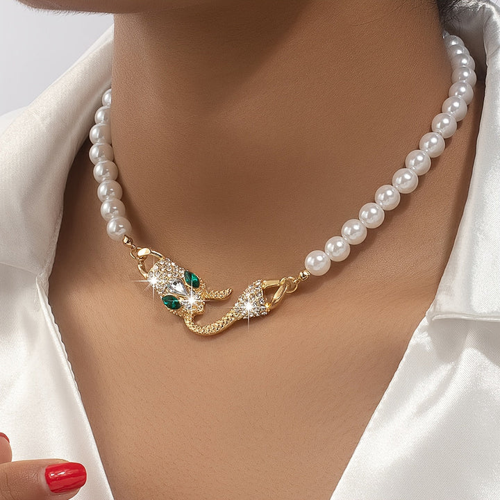 Adriana | Schlangenhalskette mit exklusivem Design und raffinierter Eleganz