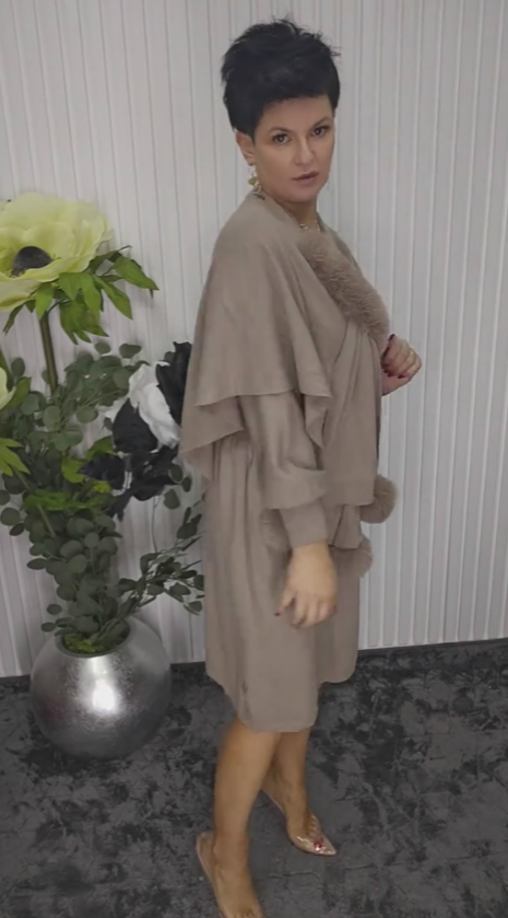 Danira | Langärmliges Kleid für Frauen mit weichem dekorativem Schal