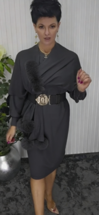 Danira | Langärmliges Kleid für Frauen mit weichem dekorativem Schal
