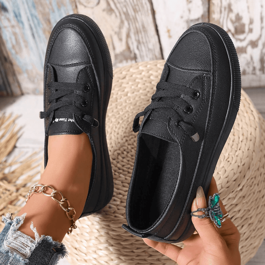Dovella | Weiße orthopädische Schuhe für Damen mit Schnürsenkeln und weicher Einlage